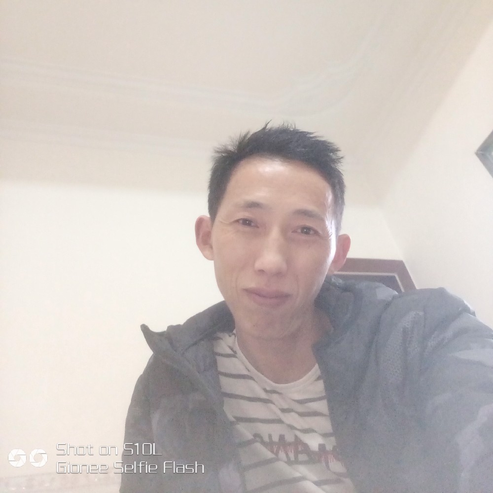 赖洪伟的照片