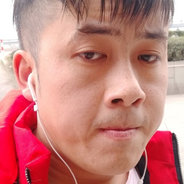 何小刚的照片