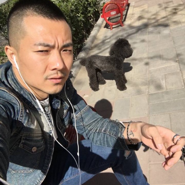 握笔淡写忧伤的照片