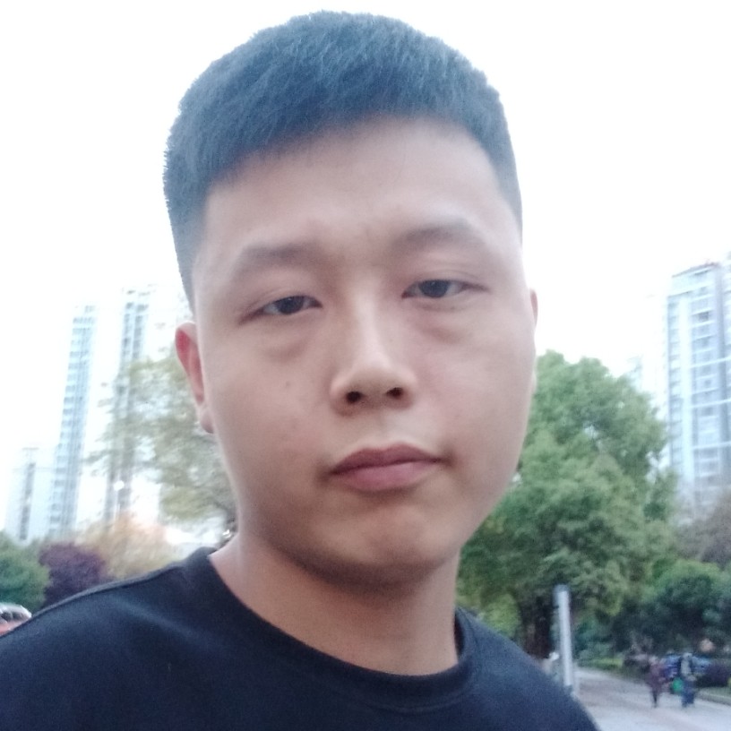 如意拿唇膏的照片