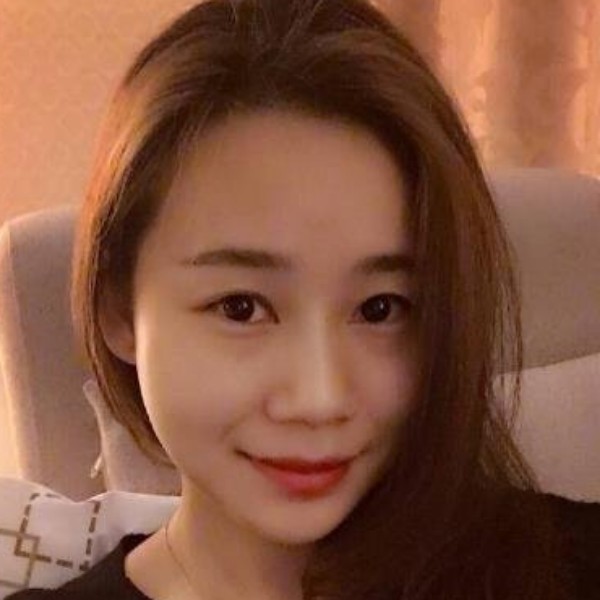 小蝴蝶雪白的照片