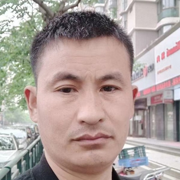 青琯斯文的照片