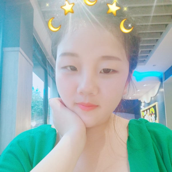 欢呼云朵的照片
