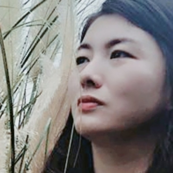 夏露泪了忧虑的照片