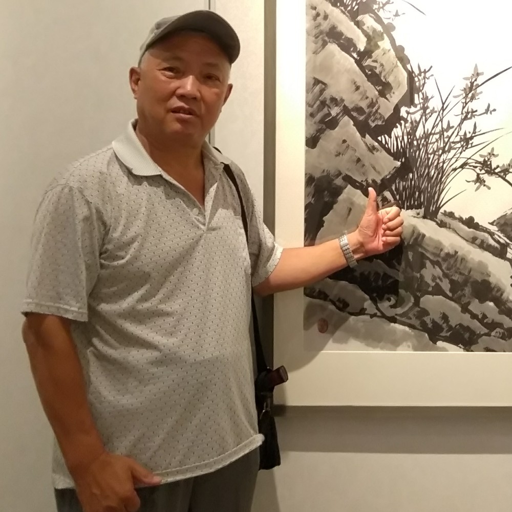 爱旅游的老汉的照片