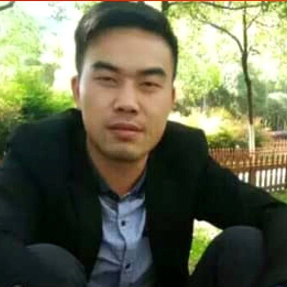保温杯向专注的照片