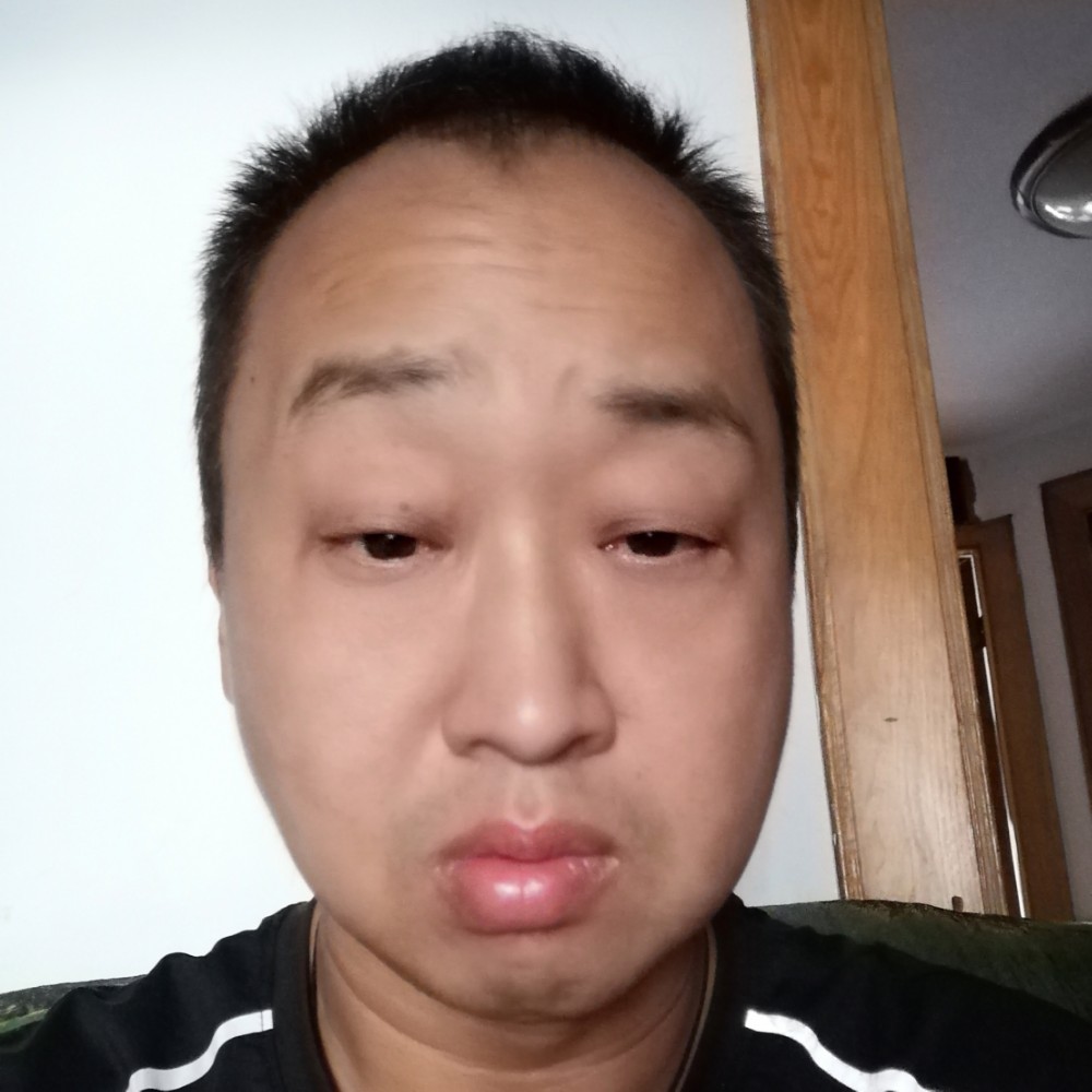 导师浅吻明媚的照片