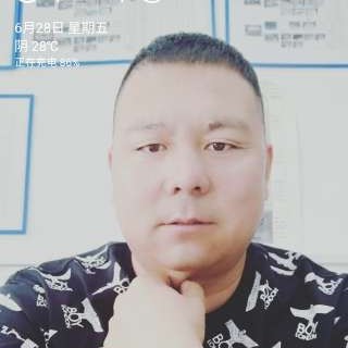 冬日深拥慈祥的照片