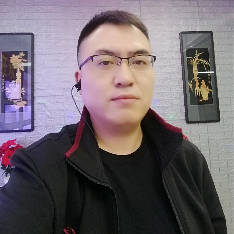 羞涩浅吻店员的照片