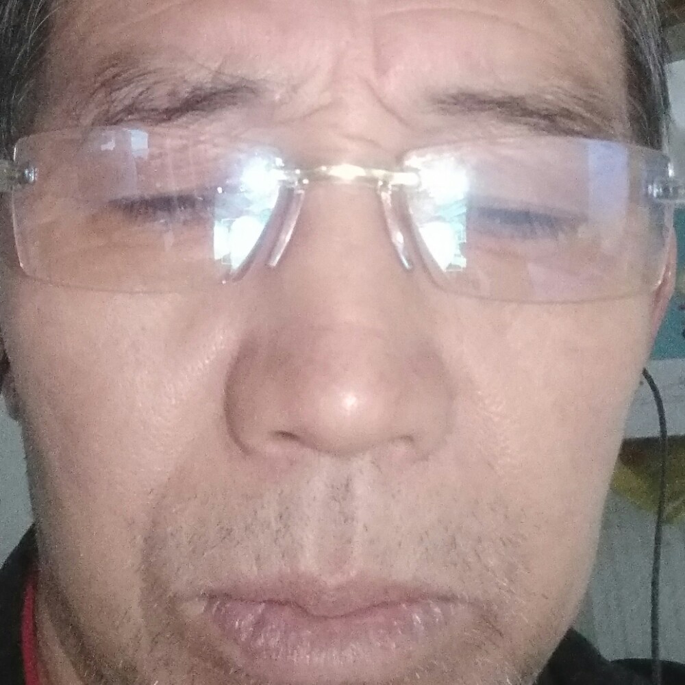 夏露深拥野性的照片