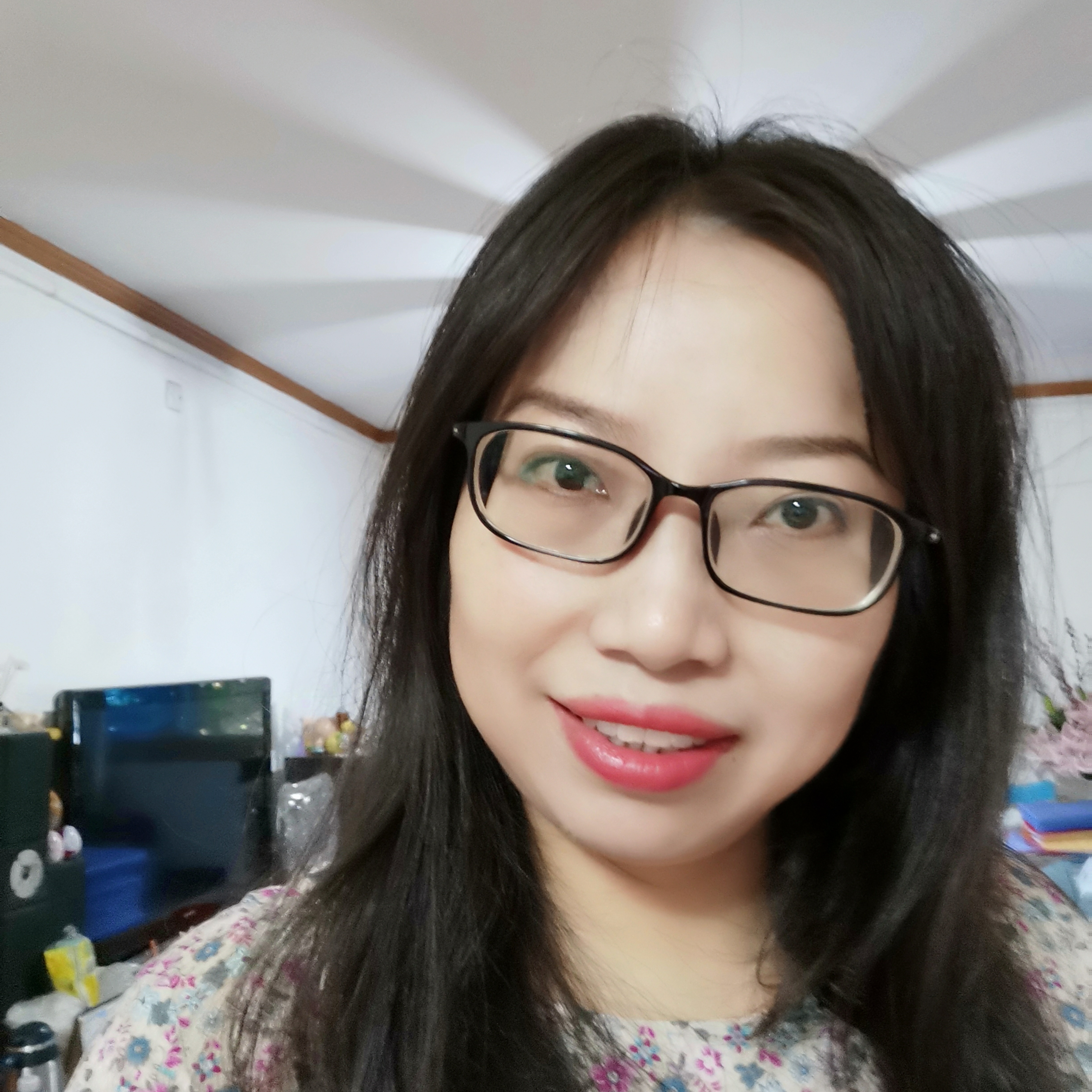 虚拟爱滑板的照片