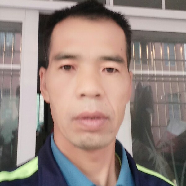 默默闻小伙的照片