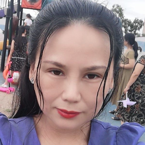 雷雨过后的燕子的照片