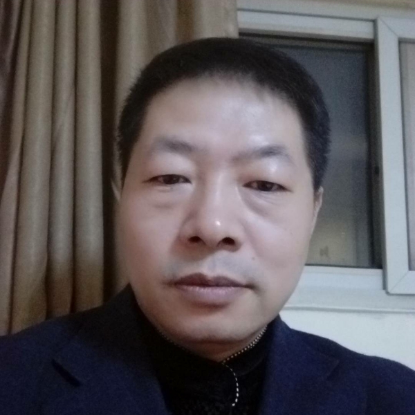 流水的河的照片