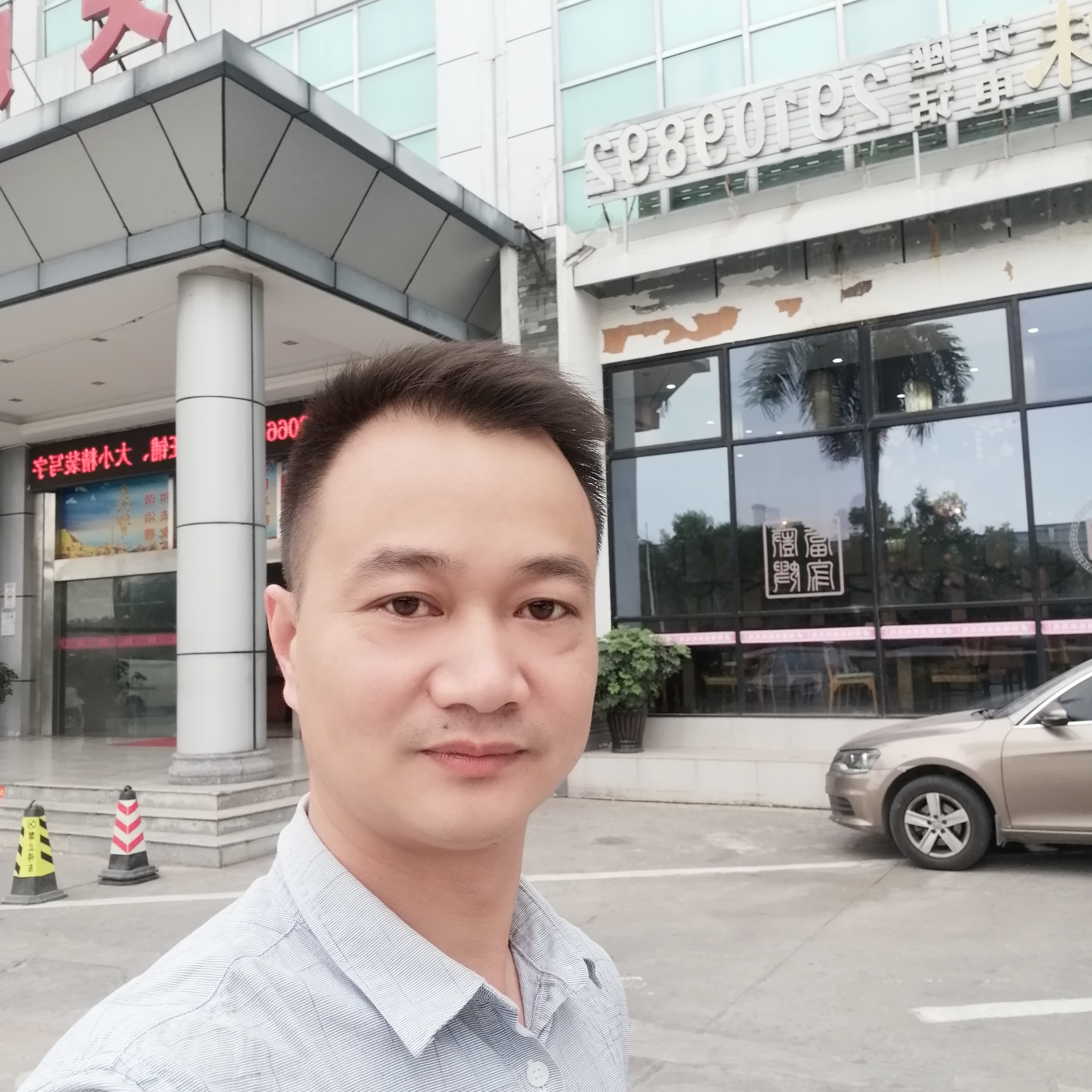 冷酷方冷月的照片