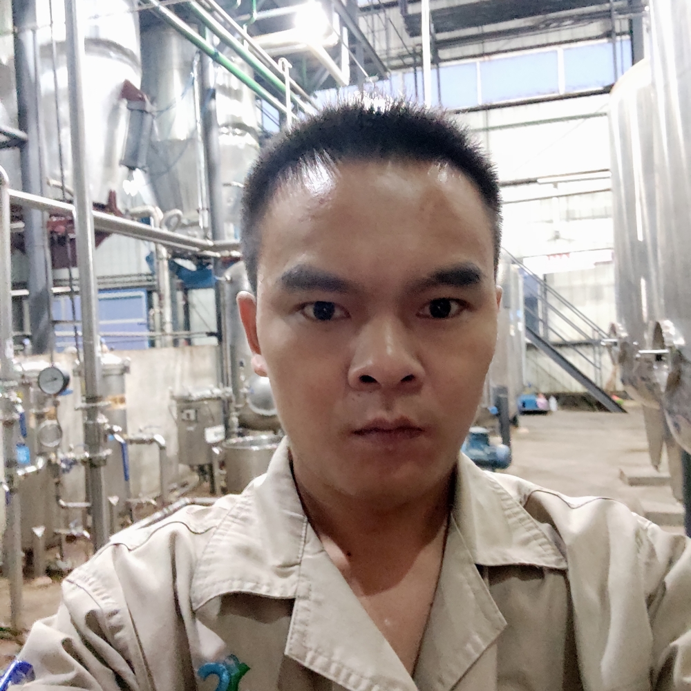 机器猫谨慎的照片