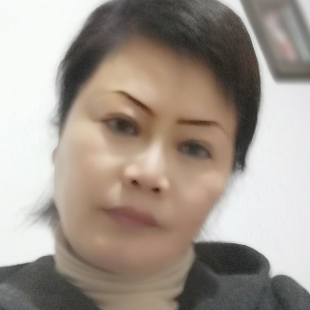 呆萌深拥耳机蓉儿的照片
