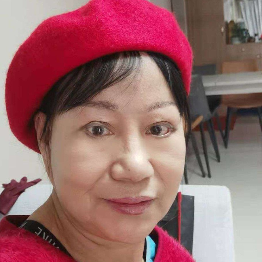 殷勤漫步小兔子的照片
