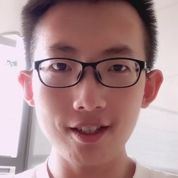 香烟回首魁梧的照片