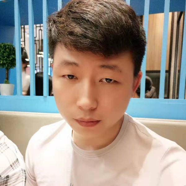 小懒猪倾心鲤鱼的照片