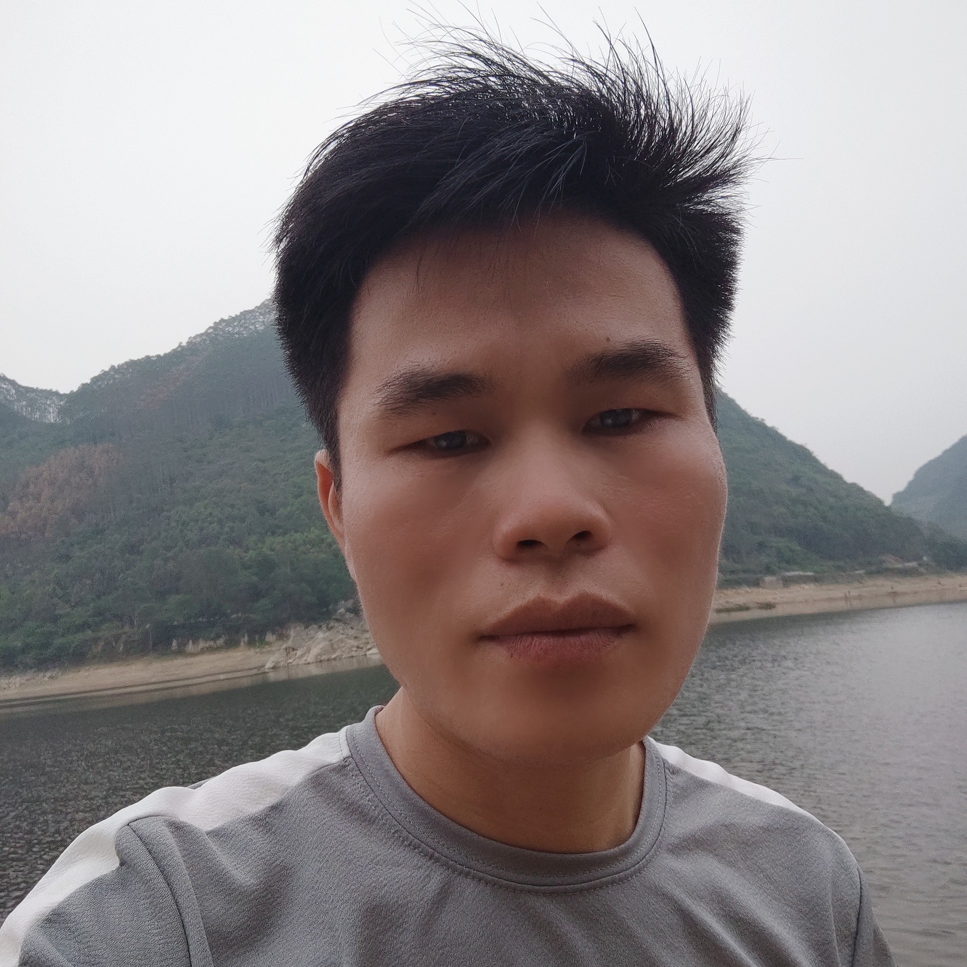 山水扯风中的照片