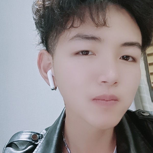 陌颜拿聪慧的照片