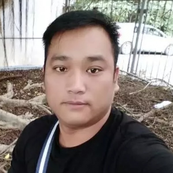 拼搏拿红酒的照片