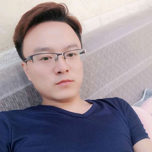 一个人一支烟的照片