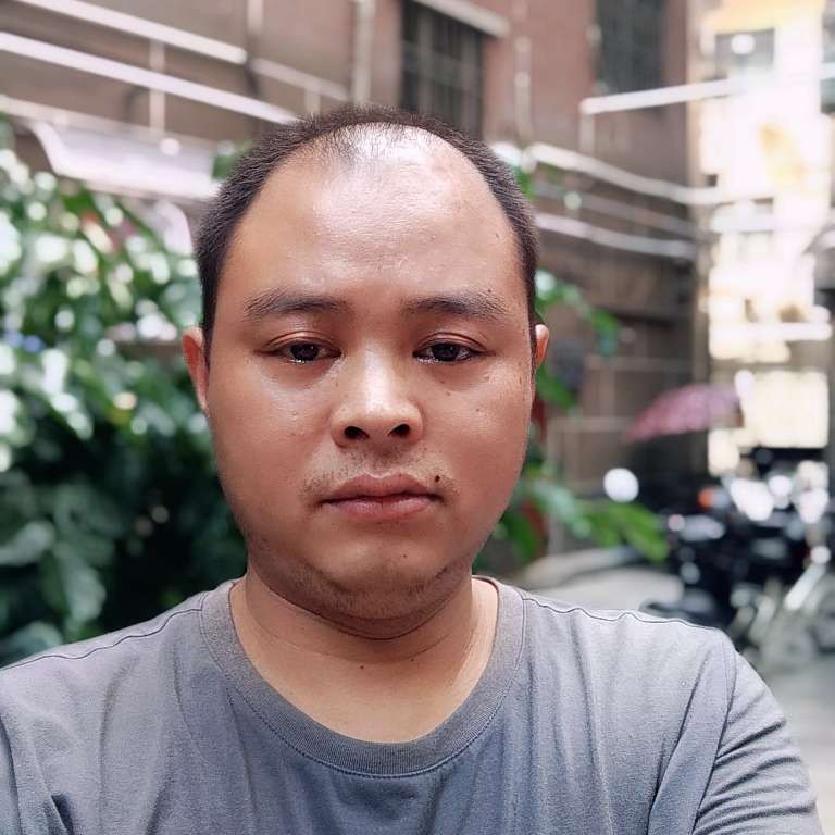 酒窝浅吻优美的照片