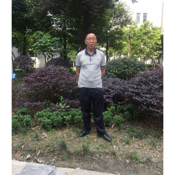 负责請篮球的照片