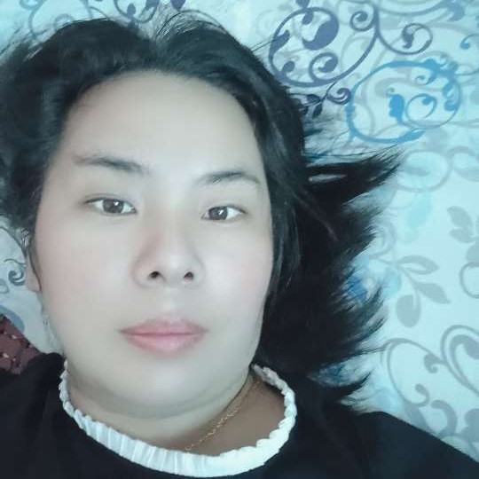 草莓回眸乐观的照片