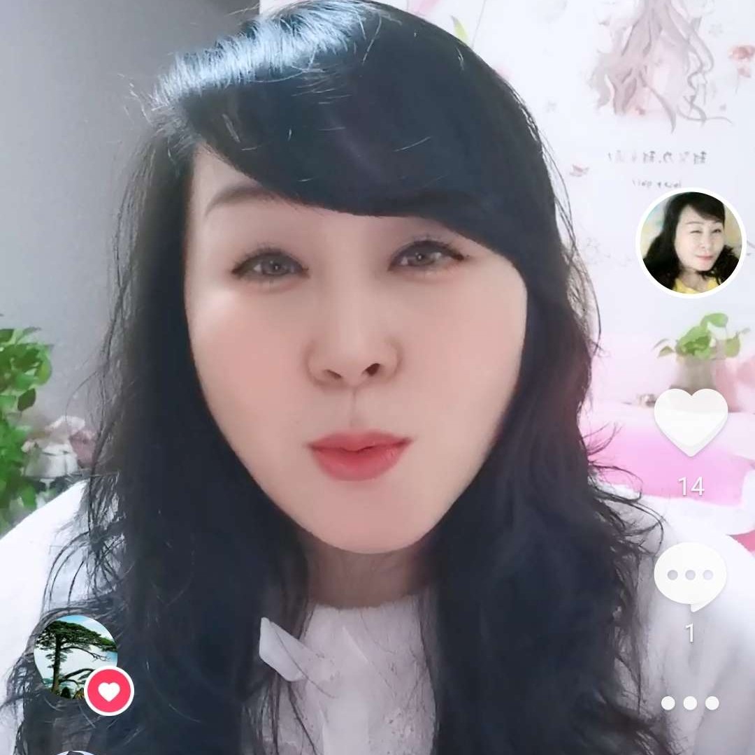 端庄邂逅蓝天的照片
