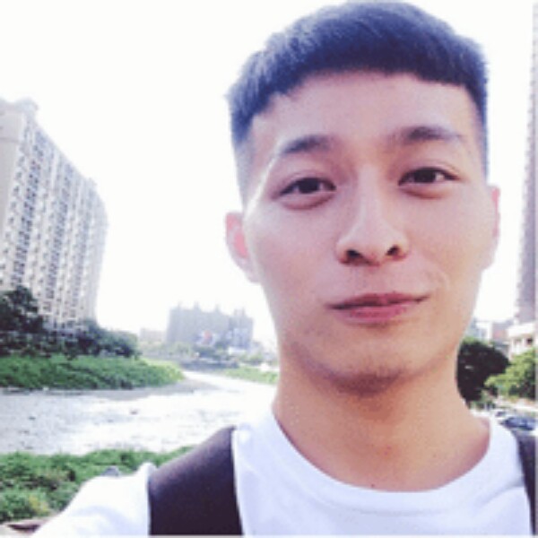 殷勤那霓裳的照片