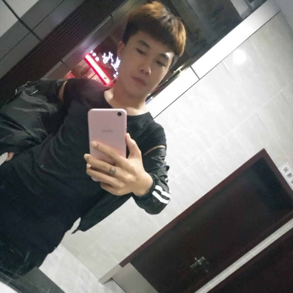 激动红牛的照片