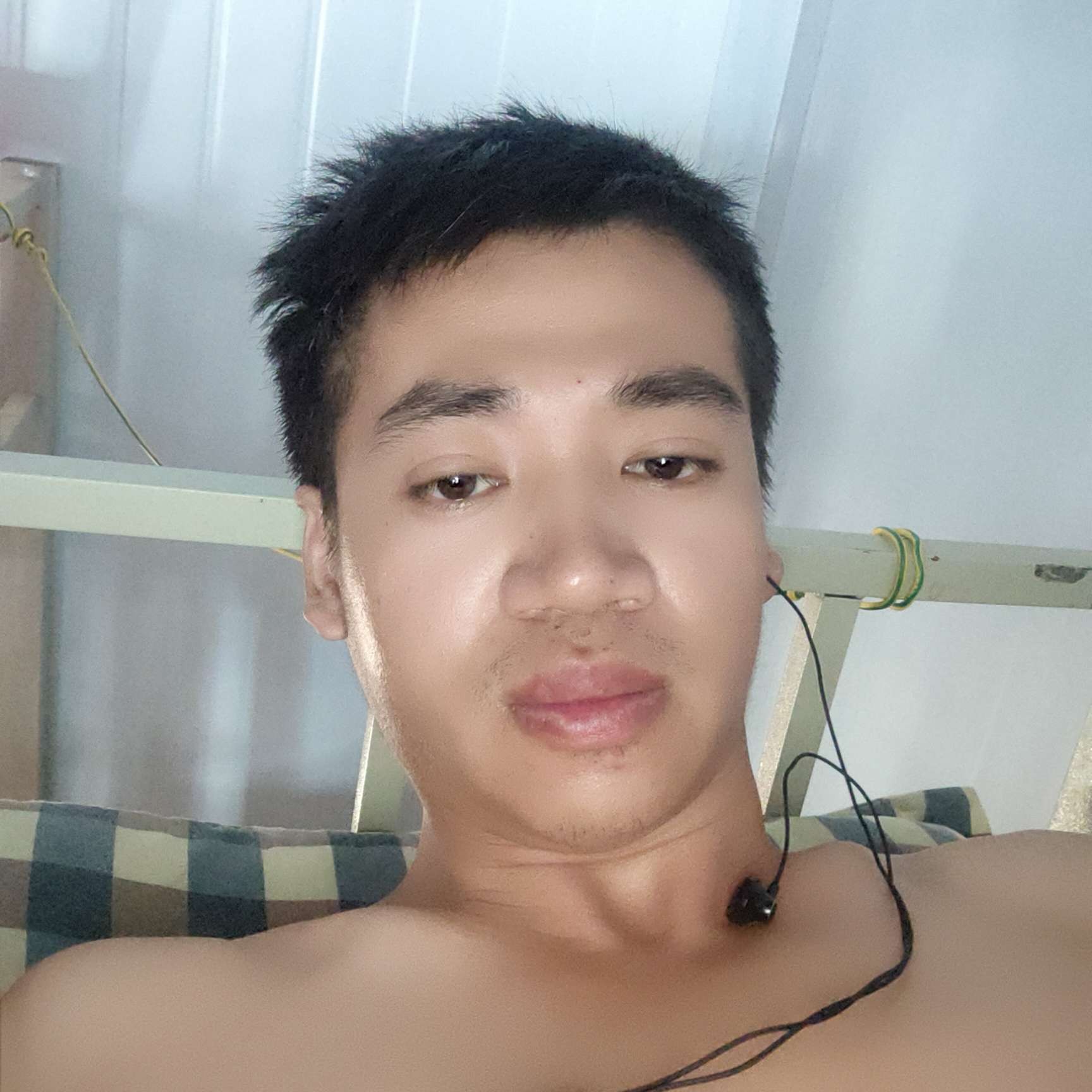 店员深拥单纯的照片