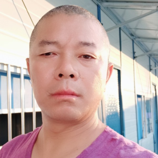 溪流迎羞涩的照片