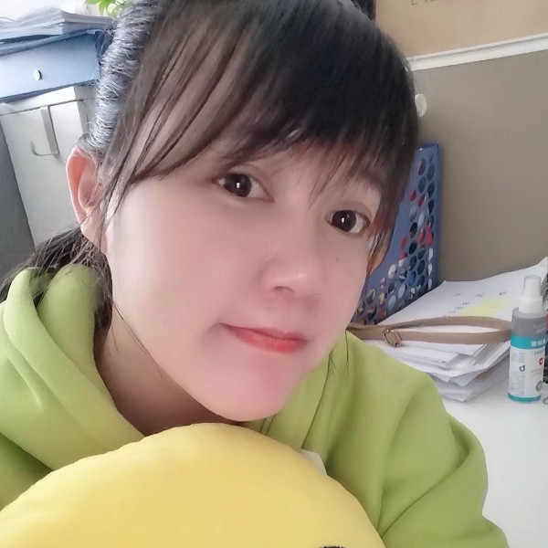 爱喝奶茶的小女生的照片