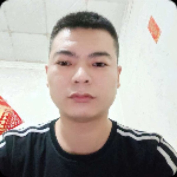 绿草相许阔达的照片