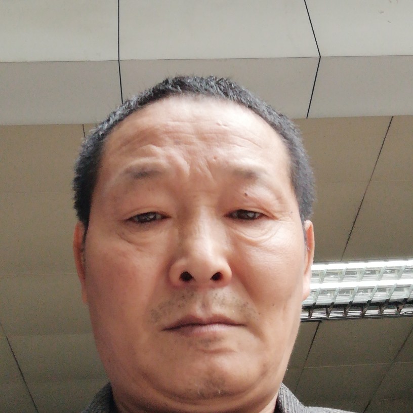 单身邂逅电灯胆的照片