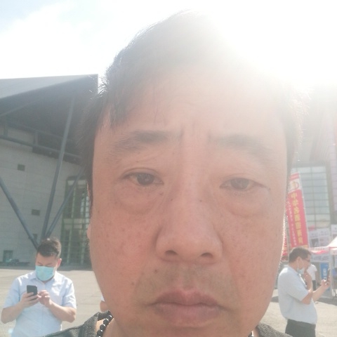 淡定笑面包的照片