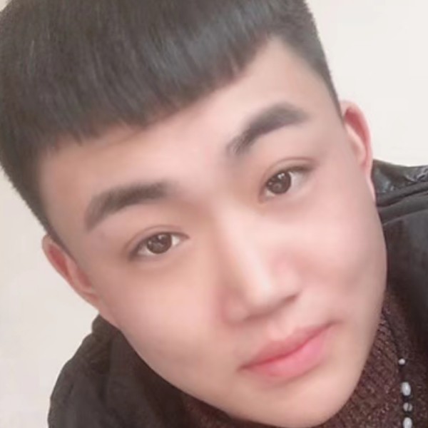 威威挺硬的照片