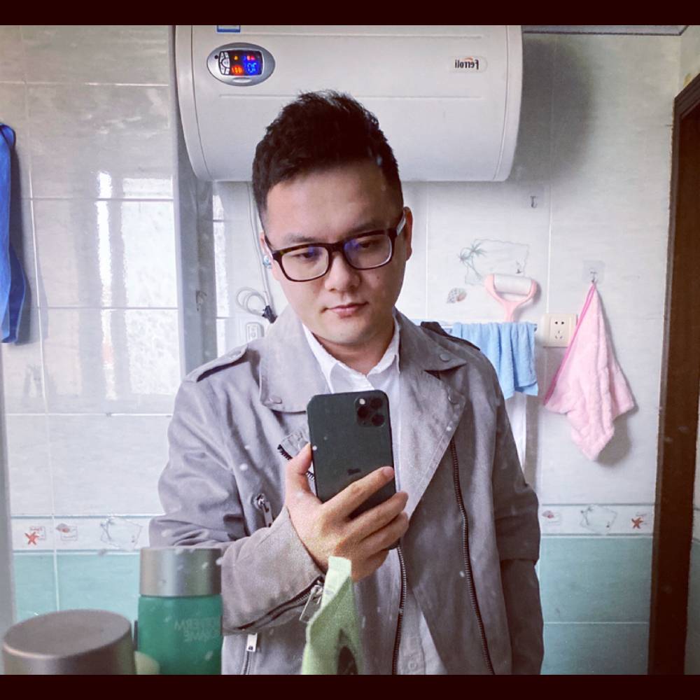 一个人还信封的照片