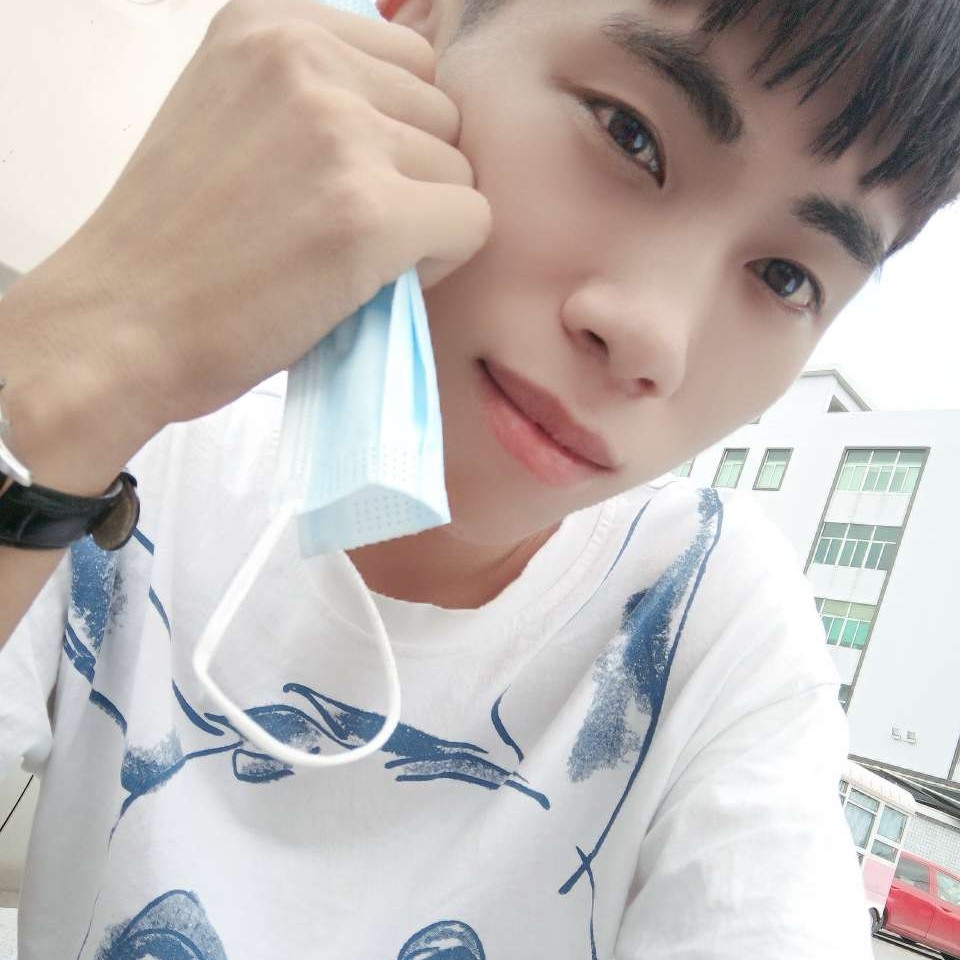 摆摊男孩的照片