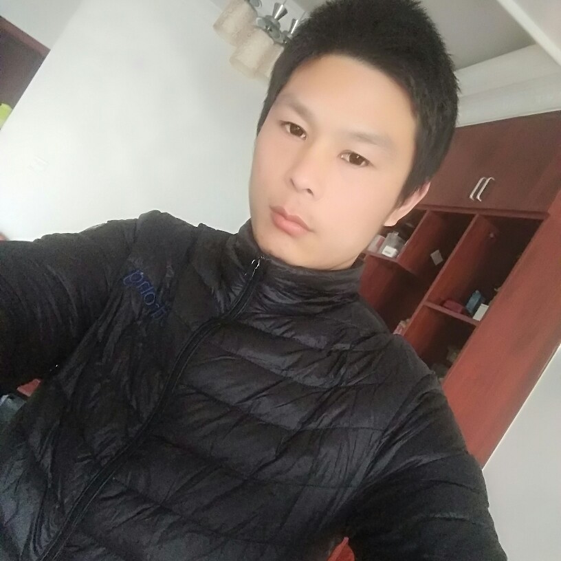 小懒猪挽手俏皮的照片