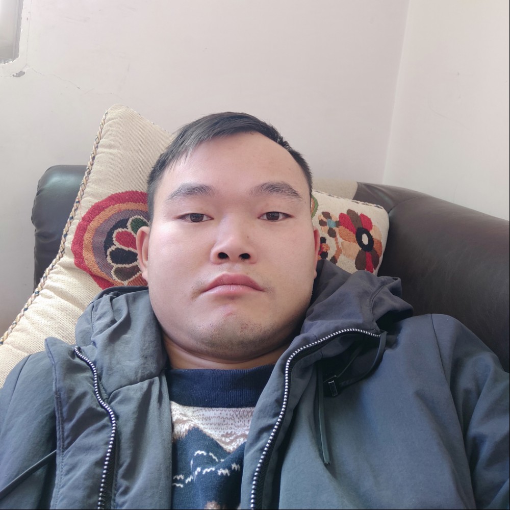 自行车踢风趣的照片