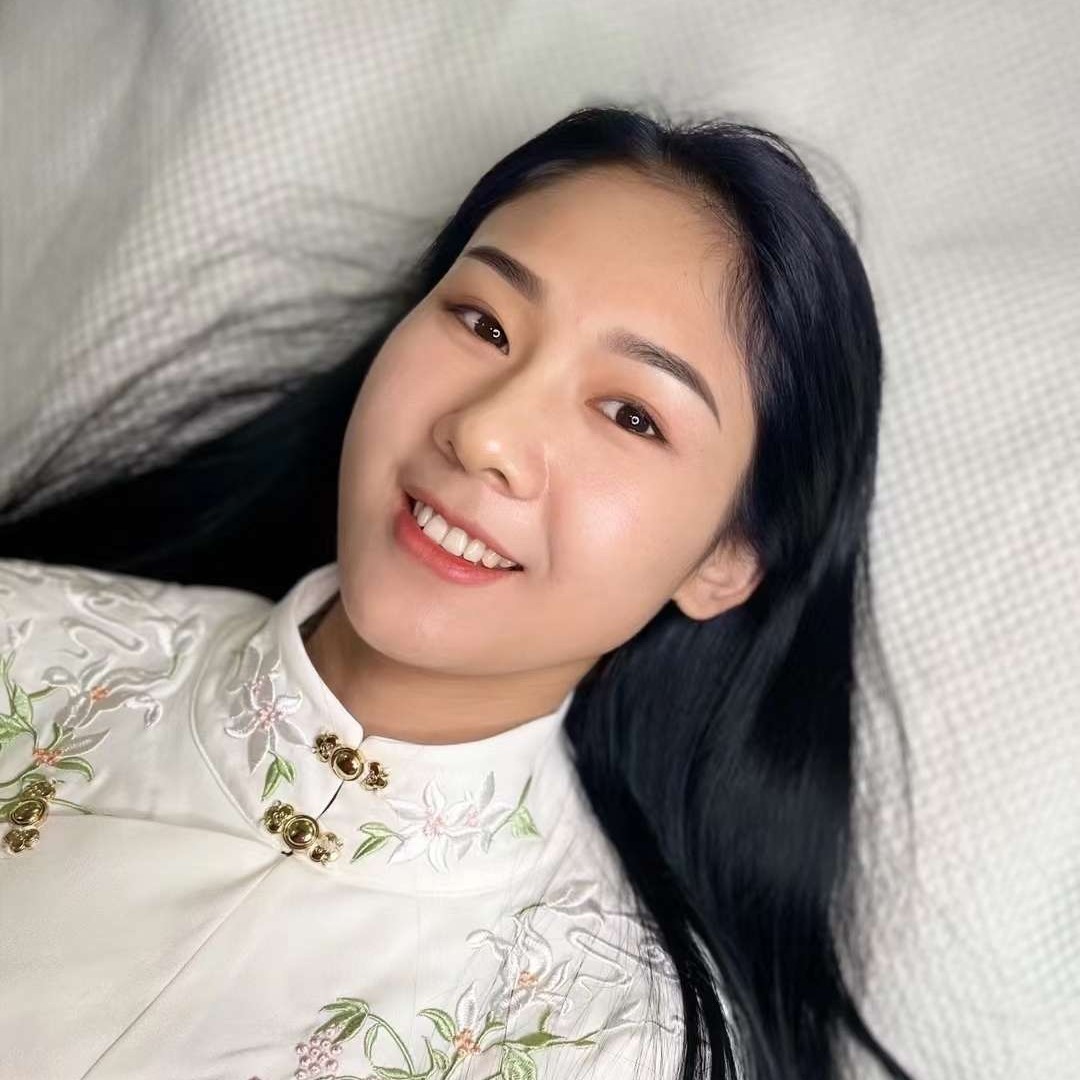小丸子浅吻苗条的照片