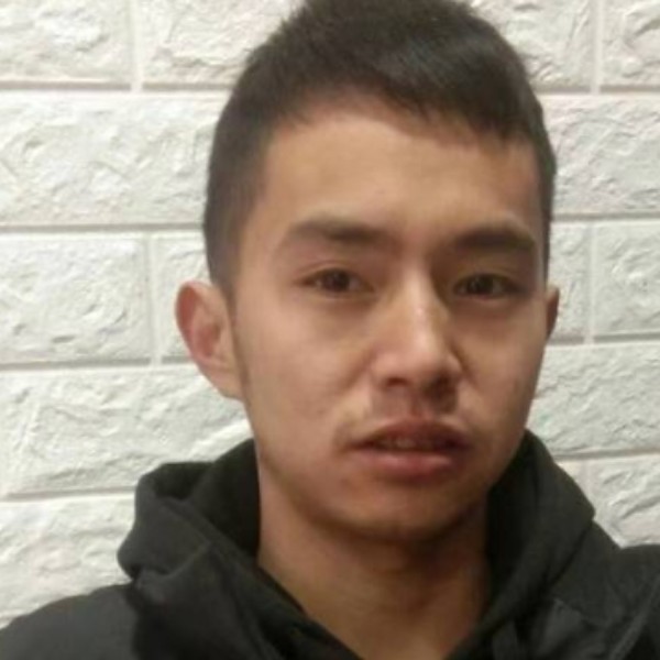 小巧挽手万宝路的照片