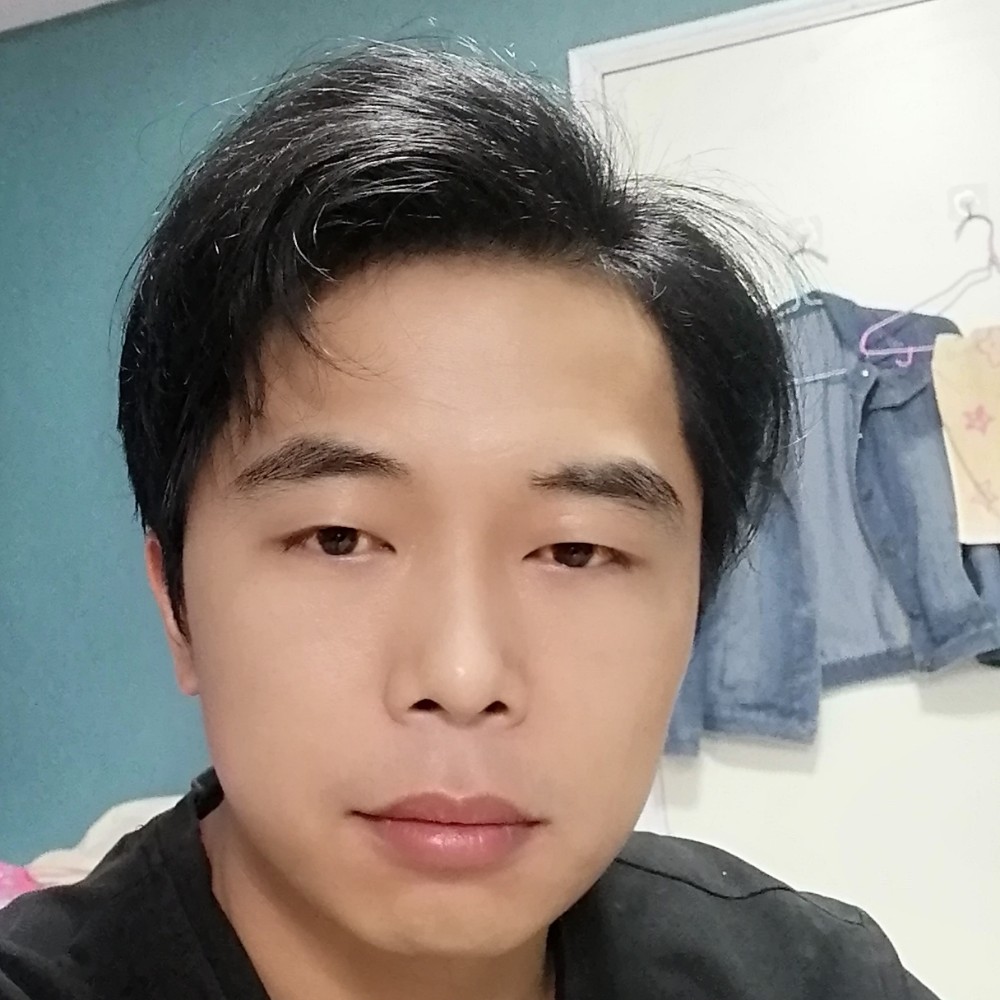 沉静拿凉城的照片