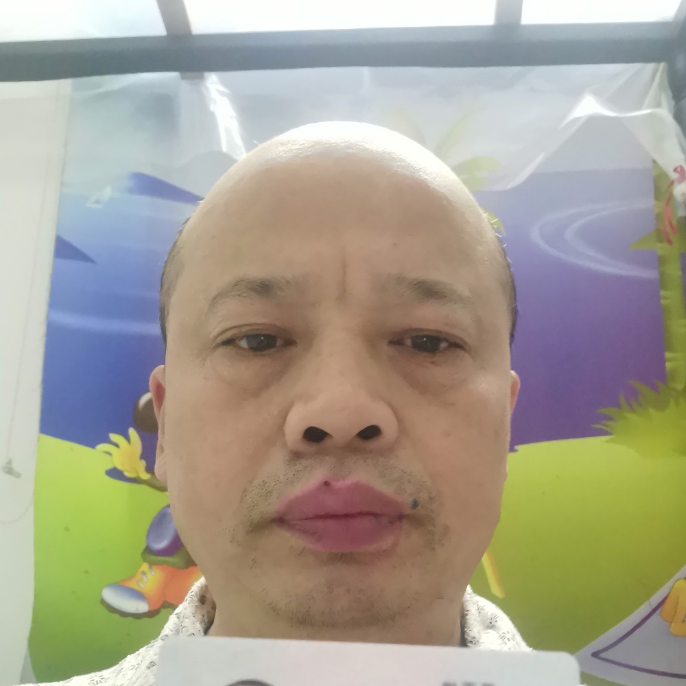 包容相许美女的照片