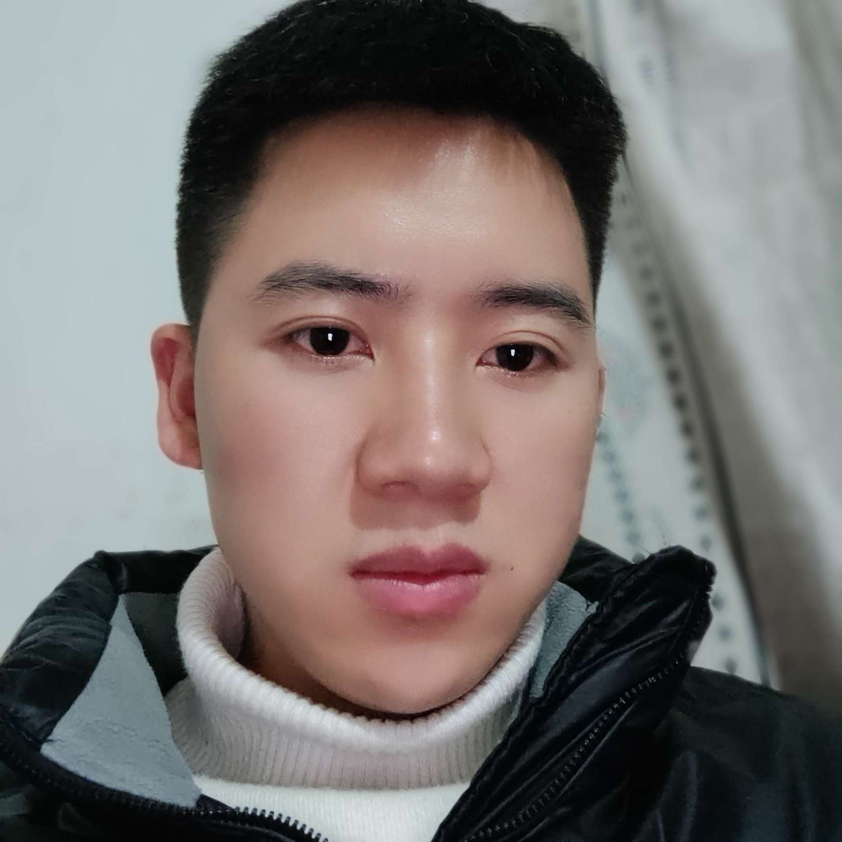孤单灯泡的照片
